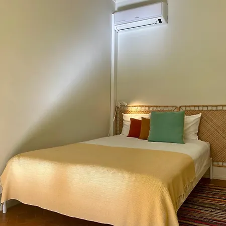 Bright & Spacious By The River, By Timecooler Apartament