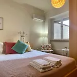 Bright & Spacious By The River, By Timecooler Διαμέρισμα *