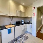 Bright & Spacious By The River, By Timecooler Lisboa