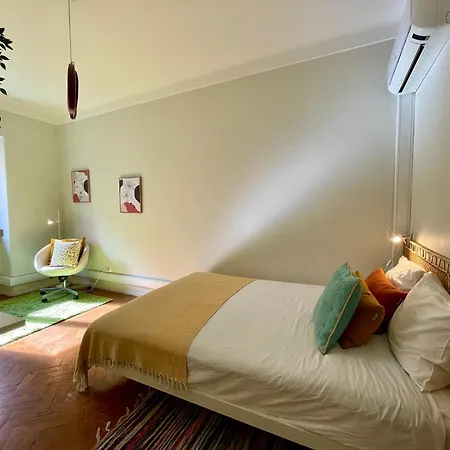 Bright & Spacious By The River, By Timecooler Lisbon