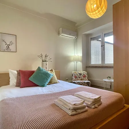 Bright & Spacious By The River, By Timecooler * Lisbon