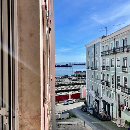 Bright & Spacious By The River, By Timecooler