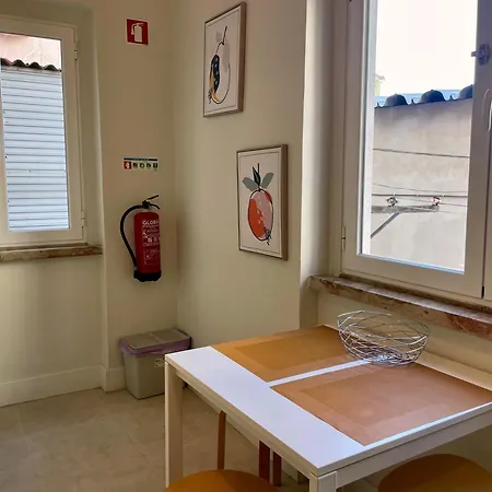 Bright & Spacious By The River, By Timecooler Apartment *