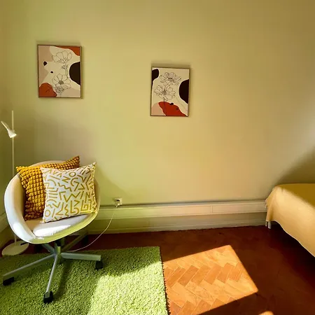 Bright & Spacious By The River, By Timecooler Appartement