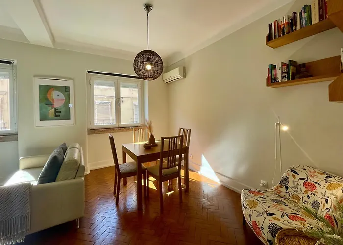 Bright & Spacious By The River, By Timecooler Apartment *