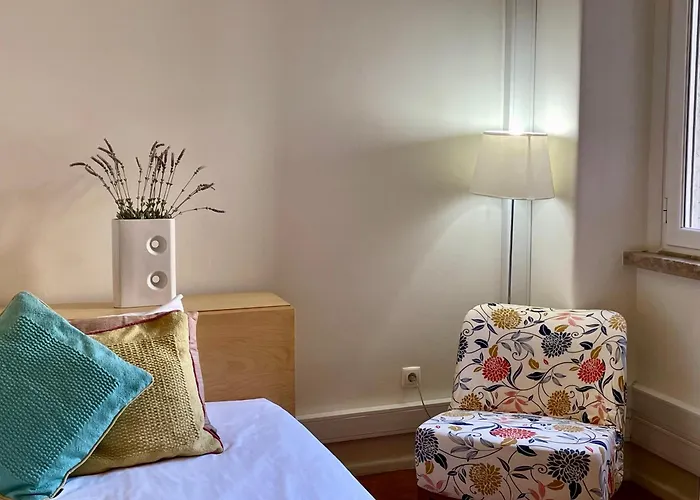 Apartment Bright & Spacious By The River, By Timecooler *