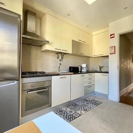 Apartman Bright & Spacious By The River, By Timecooler *