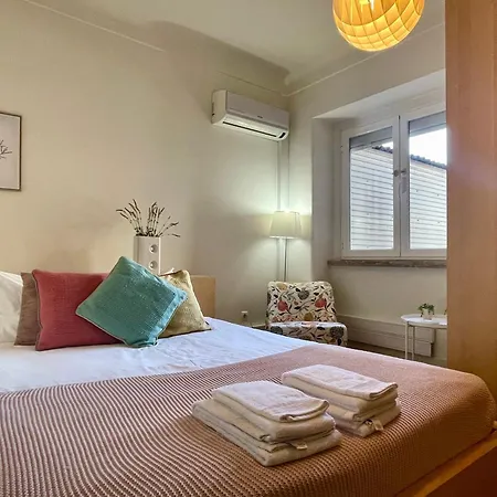 Bright & Spacious By The River, By Timecooler 公寓 *